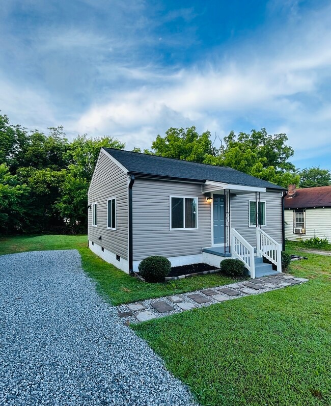 Primary Photo - 1308 Leonard Ave