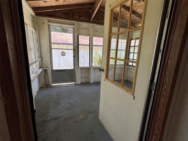 Building Photo - 133 Cherokee Ln