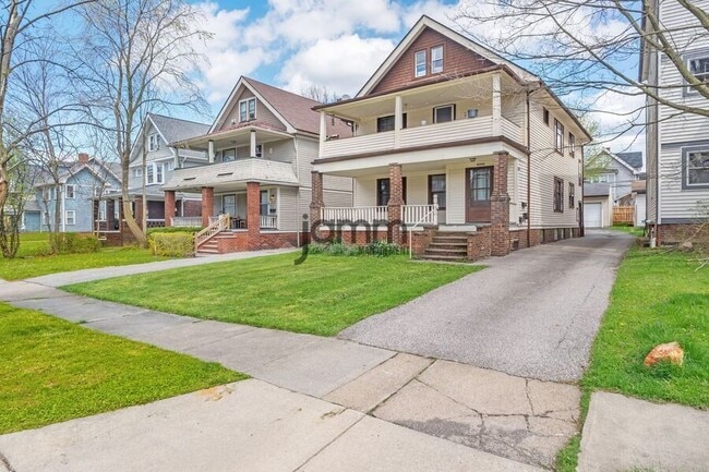 Building Photo - 1695 Glenmont Lower