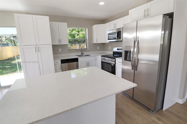 Building Photo - 5654 Papaya Rd