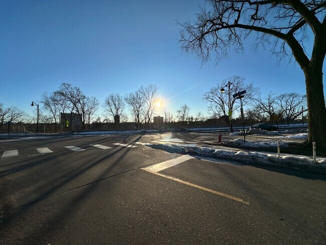 Building Photo - Updated 5-BR, 2-BA Apartment by the U of M Available!