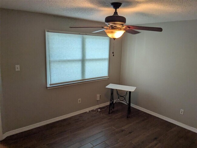 Building Photo - 2502 Charla Cir