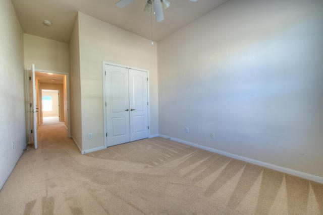 Building Photo - Classic Single Story Home In Beautiful Hil...