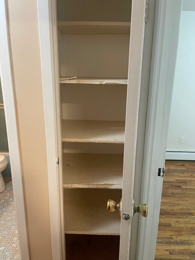 Linen Closet - 2067 E 57th St