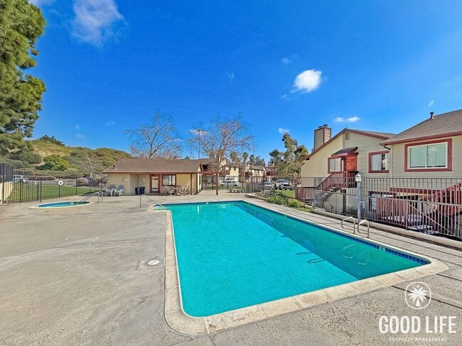 Building Photo - Stunning 3BD/2BA 2nd Floor Condo in Chula Vista W/ A/C, W/D, 2 Balconies, Community Pool & Spa!