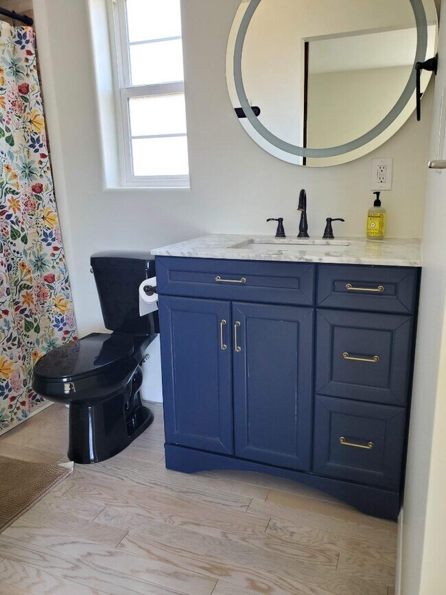 Building Photo - 1520 W Encanto Blvd