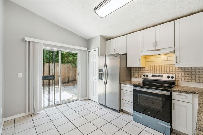 Building Photo - 5235 Florida Holly Dr