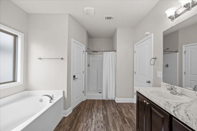 Building Photo - 3 bedroom 2 bathroom- GREAT Location in Pace!