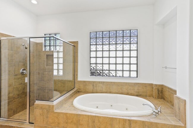 Building Photo - Anthem Country Club Beauty Single Story with Casita