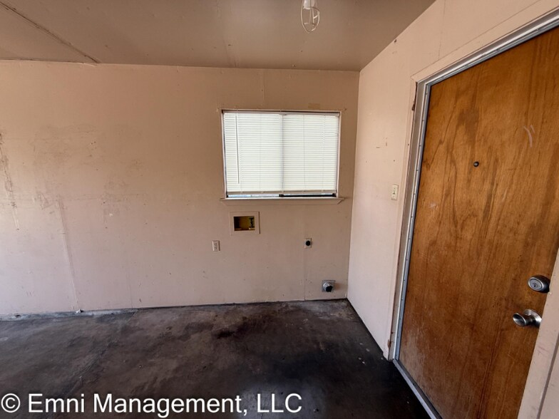 Building Photo - 1408 Garnet Rd
