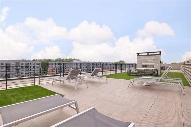 Building Photo - 112 Rogers St NE