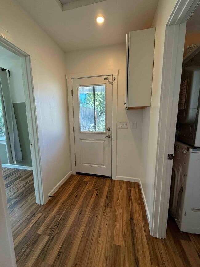 Building Photo - West Sac 2 Bed With River Access