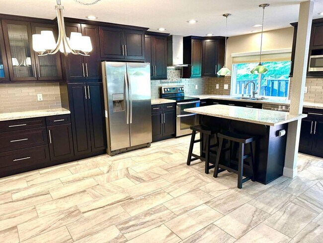 Building Photo - Virginia Hills-3 Bedroom, 2 Bath, Townhome with Garage and Pool