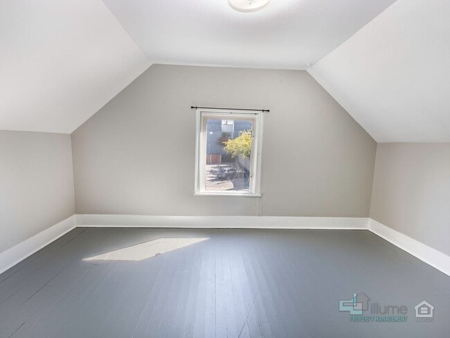 Building Photo - Charming 2-Bedroom Home with Private Yard in the Heart of St. Johns