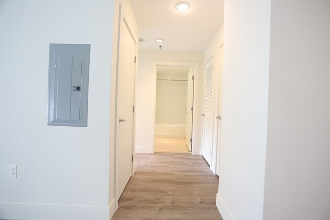 Building Photo - 24 2nd St