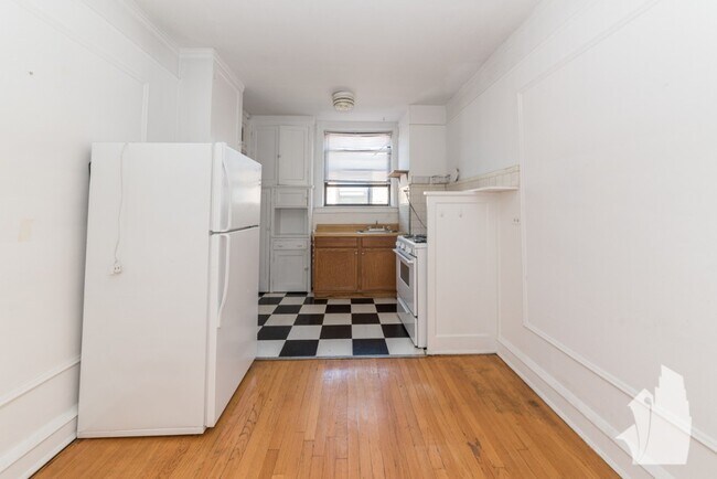 Building Photo - 1940 W Wilson Ave