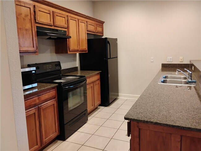 Building Photo - 3003 SW Deerfield Blvd