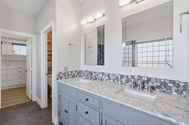 Building Photo - 16809 W Magnolia St