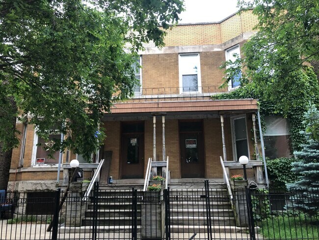 Primary Photo - 3545 N Sheffield Ave