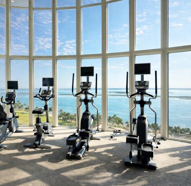 Building Photo - 1800 N Bayshore Dr