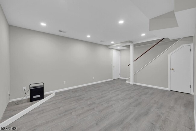 Building Photo - 250 Ridgedale Ave