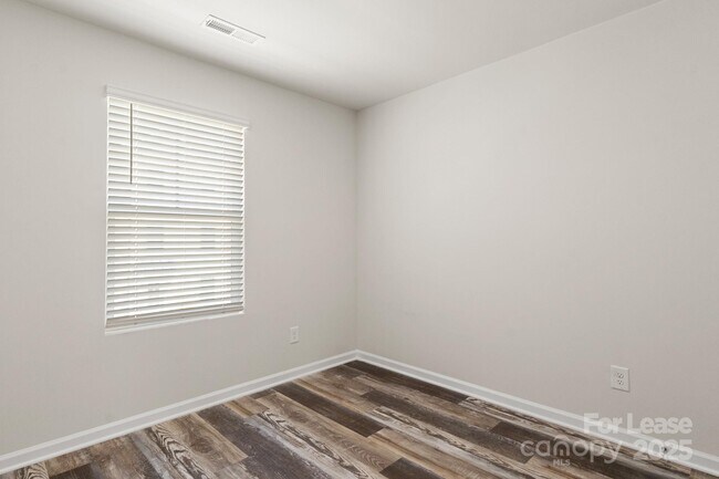 Building Photo - 117 Dogwood Vlg Trl