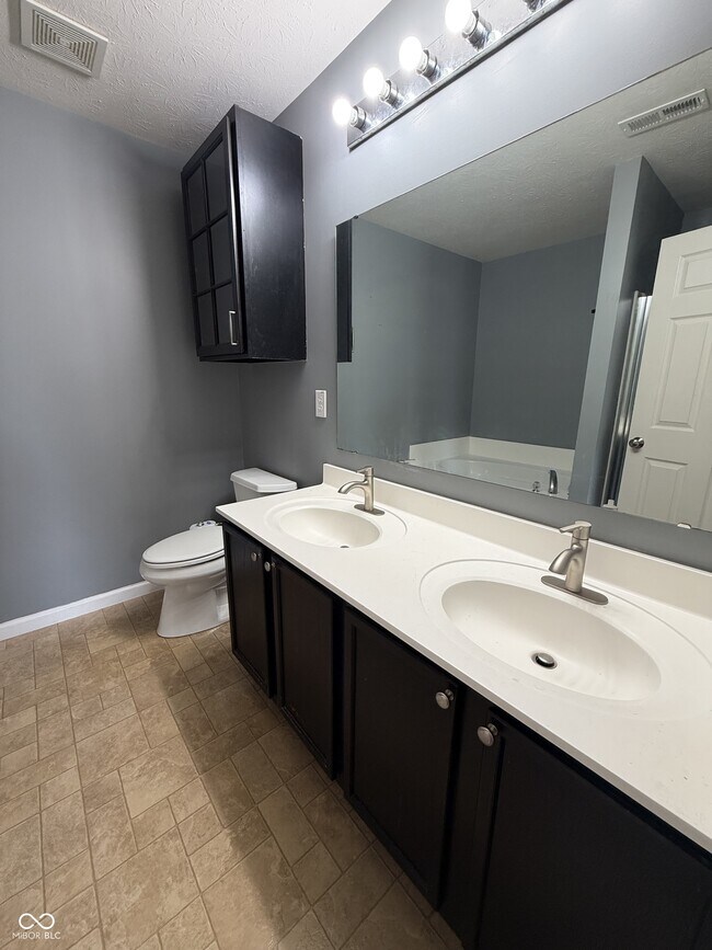 Building Photo - 4410 Viva Ln