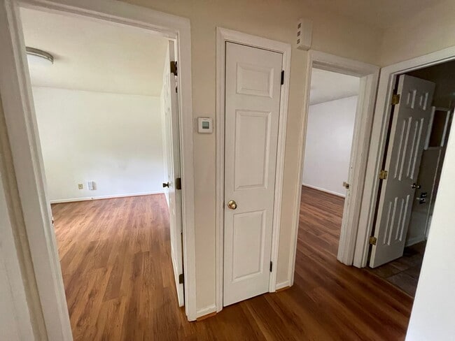 Building Photo - Charming 2br house on the Northside of Cha...