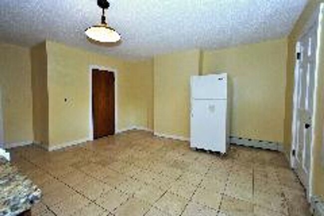 Building Photo - Brookline - 2  Bedroom Apt - Available NOW...