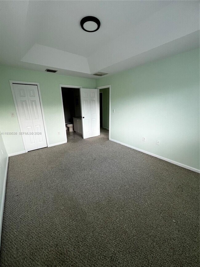 Building Photo - 1441 SE 24th Ct