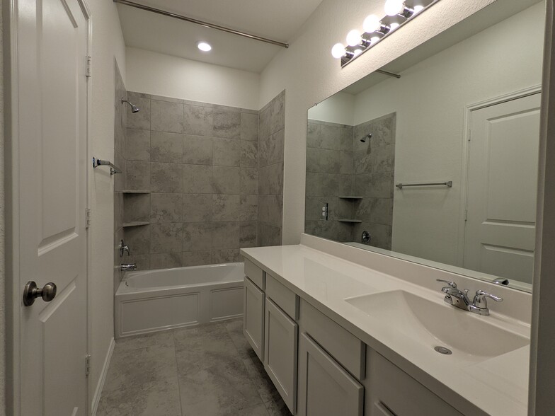 Second Bathroom - 100 Montauk Loop