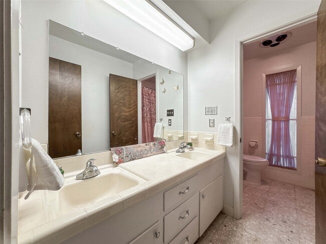 Building Photo - 5126 Berry Creek Dr