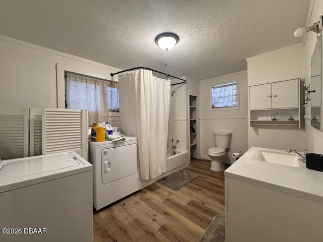 Building Photo - 607 Herbert St