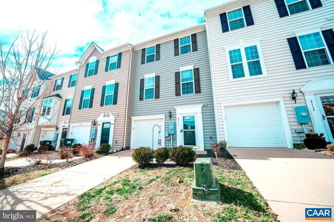 Building Photo - 2111 Elm Tree Knoll