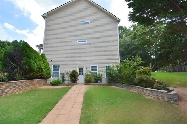 Building Photo - 618 Tradwell Pl NE