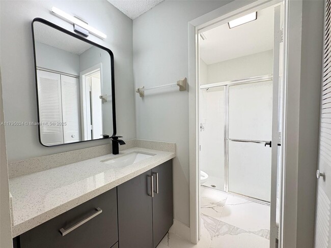 Building Photo - 6956 SW 40th Ct