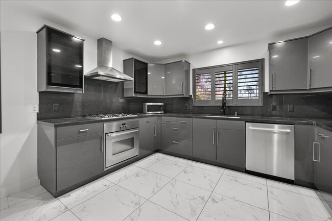 Building Photo - Stunning Remodeled 3-Bedroom Home in Prime...