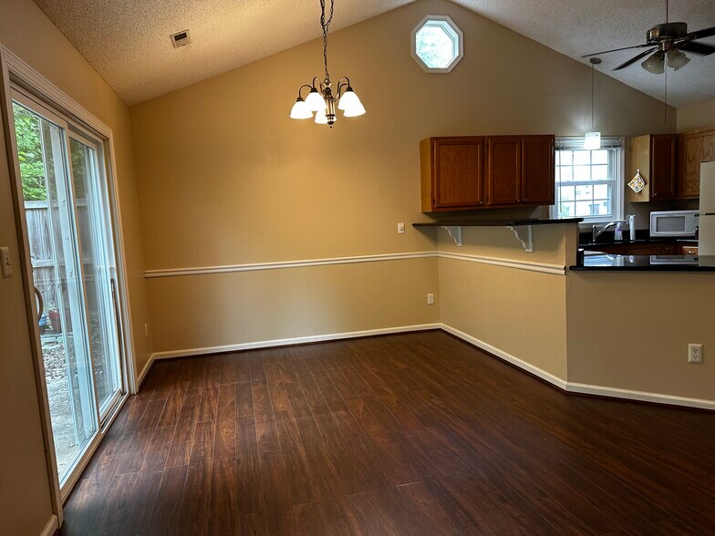 Building Photo - 115 Hyacinth Lane