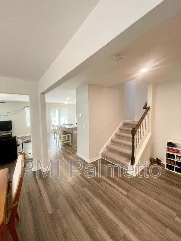 Building Photo - 633 Wooster Dr