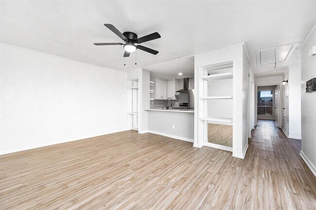 Building Photo - 10626 Sandpiper Dr