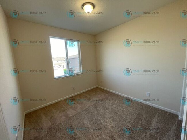 Building Photo - Luxury and Convenience Fully Equipped 3-Bedroom 2.5 Bathroom 2 Car Garage Townhome in Carson City