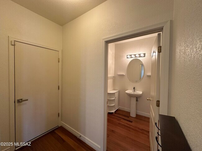 Building Photo - 1077 W Sea Star Dr