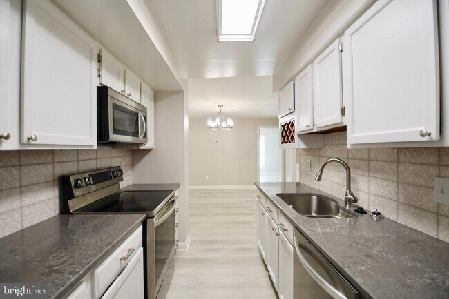 Building Photo - 6908 Sandra Marie Cir