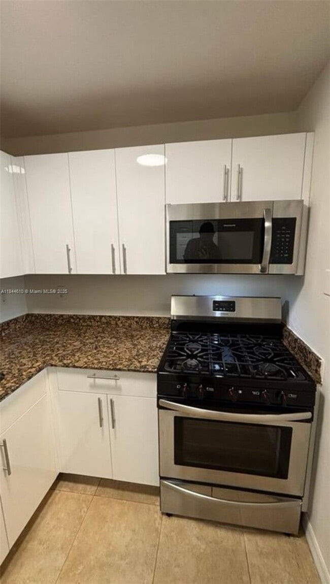 Building Photo - 14500 SW 88th Ave