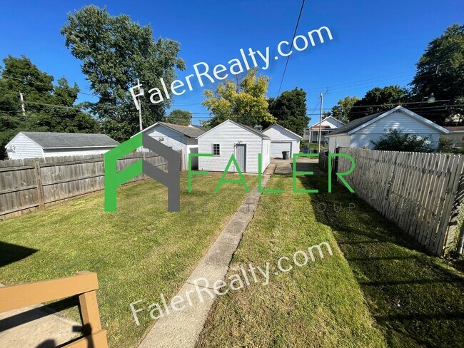 Building Photo - Spotless 2-Bedroom Updated Home