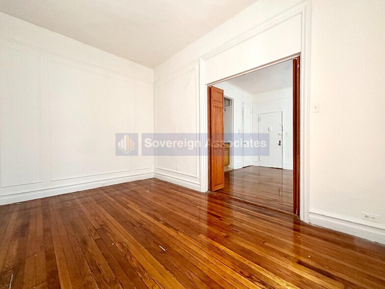 Building Photo - 45 Tiemann Pl