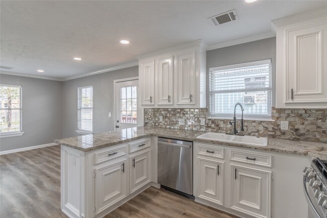 Building Photo - 725 10th St