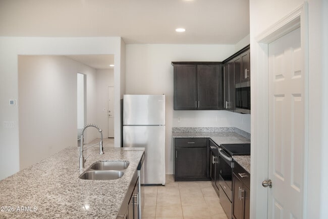 Building Photo - 43633 Yucca Ln