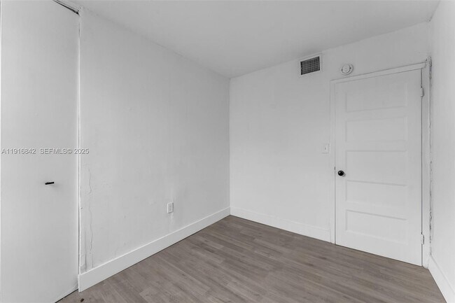 Building Photo - 6011 SW 69th St