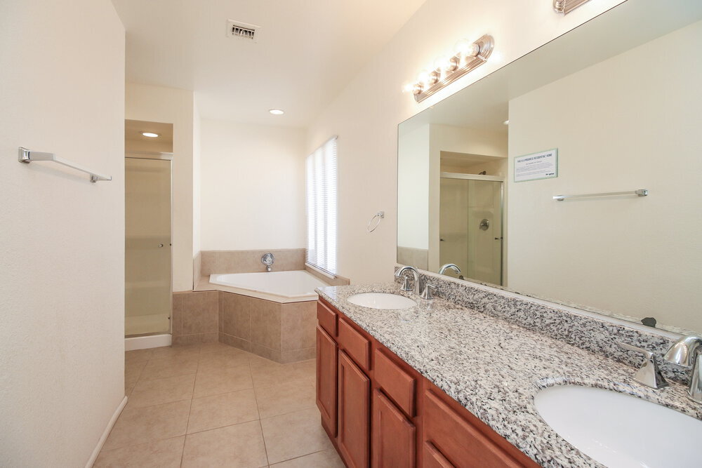 Building Photo - 119 S Cottonwood St